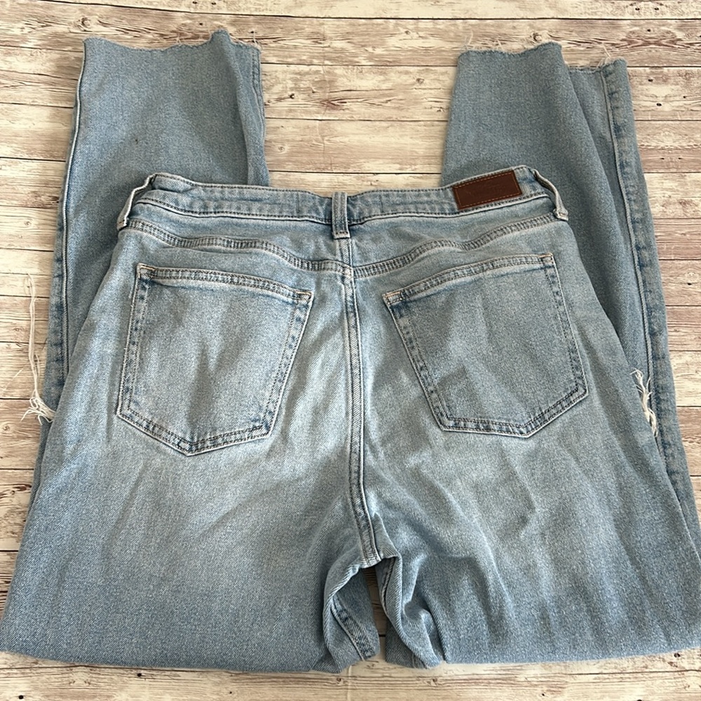 Hollister Ultra High Rise Vintage Straight Distressed Light Wash Jeans - Picture 8 of 13